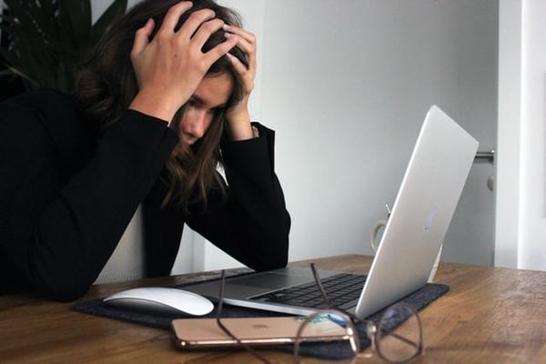Stress-bmjaxaz6ads-unsplash