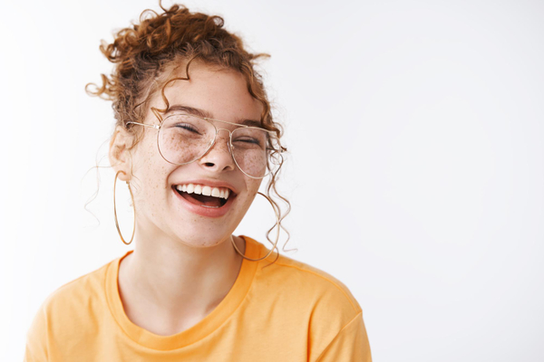Smile-girl-glasses-laughing