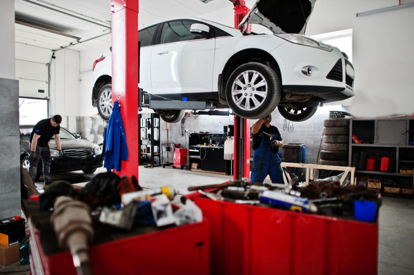 Autoservice-car-repair-mechanic-auto-service