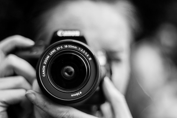 Photographer-q0-unsplash