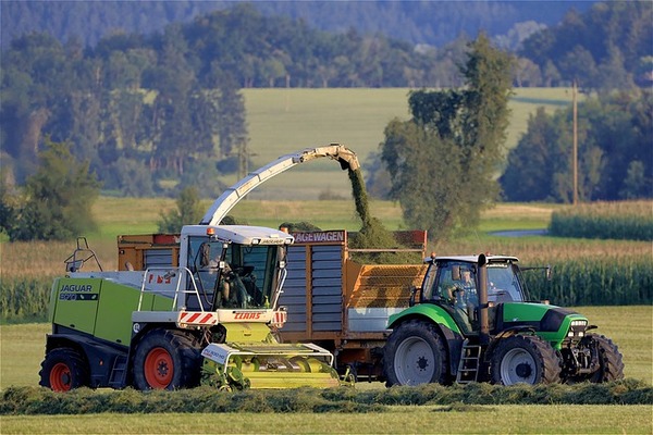 Tractor-g7a19604c7_640