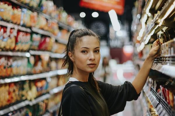 Supermarket-woman-ss-unsplash