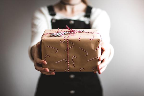 Gift_xuc-unsplash