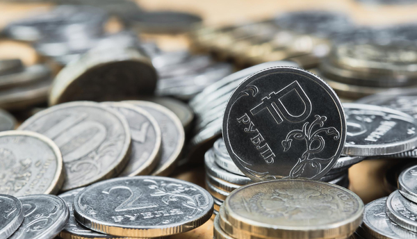 Ruble-table-coins-freepik