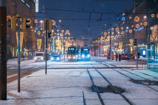 Tram-3fq-unsplash