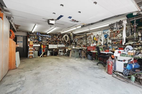 Garage-cu-unsplash