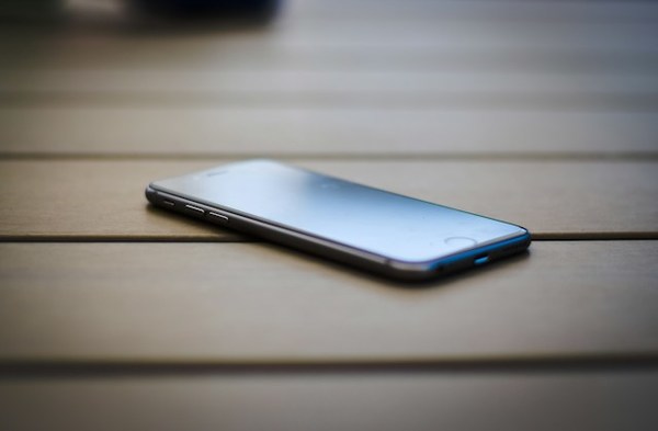 Smartphone-jzs-unsplash