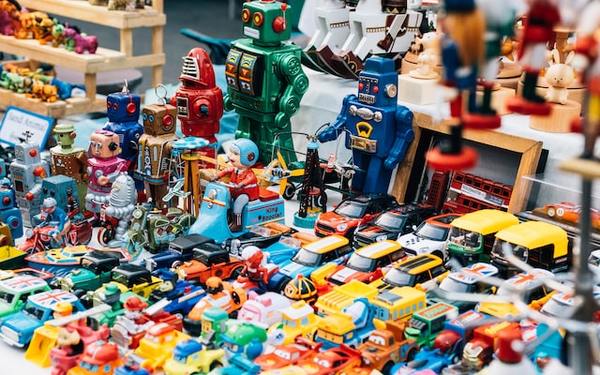 Toys-lu-unsplash
