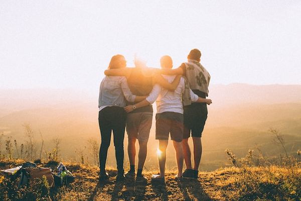 Friends-ls-unsplash