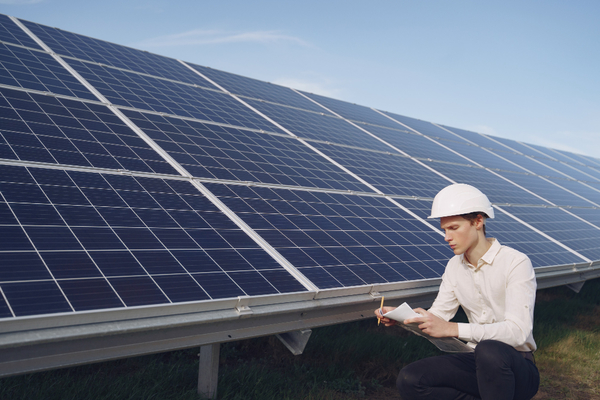 Solar-panels-35699-freepik