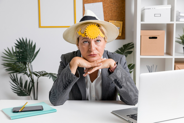Hot-office-2148204455-freepik