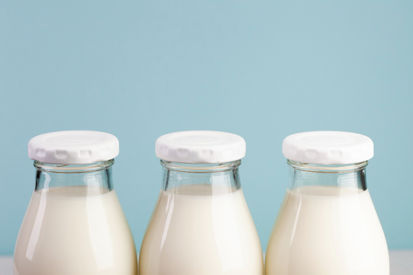 Milk-2148239945-magnific