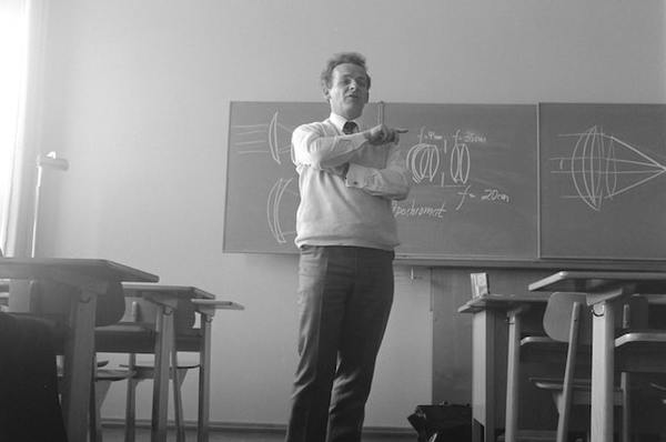 Teacher-qo4-unsplash