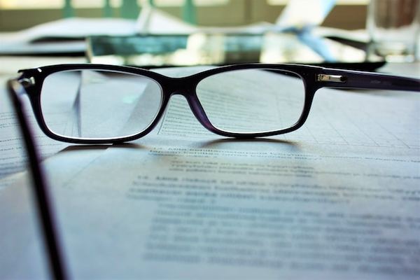 Contract-xe-unsplash