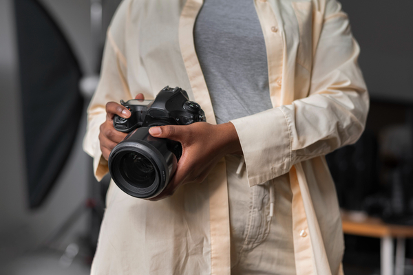 Photographer-2150438977-freepik