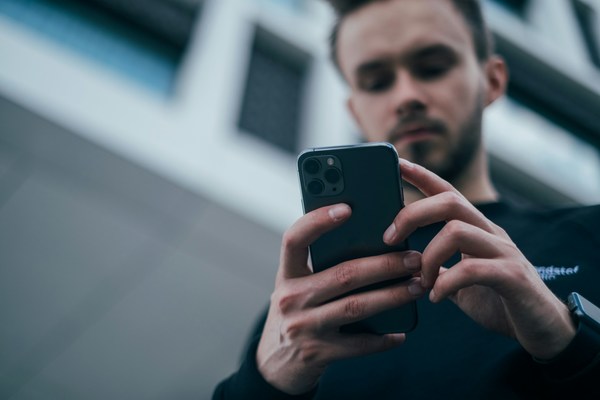 Smartphone_yk-unsplash